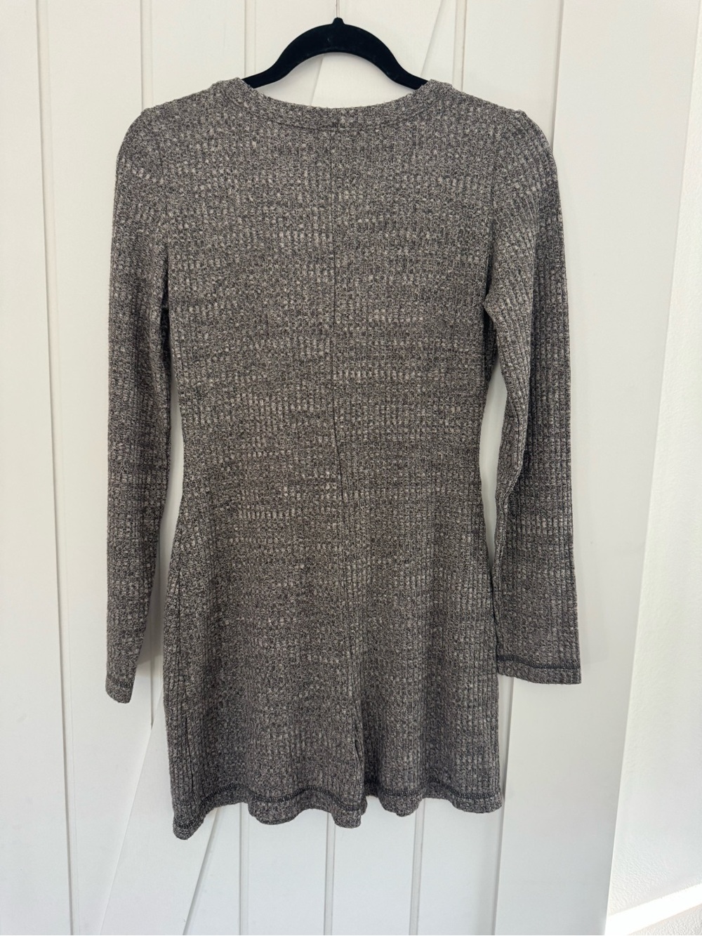 NWT Aerie gray, long-sleeve knit shorts romper w/ V-neck & button-front closure - Picture 6 of 9